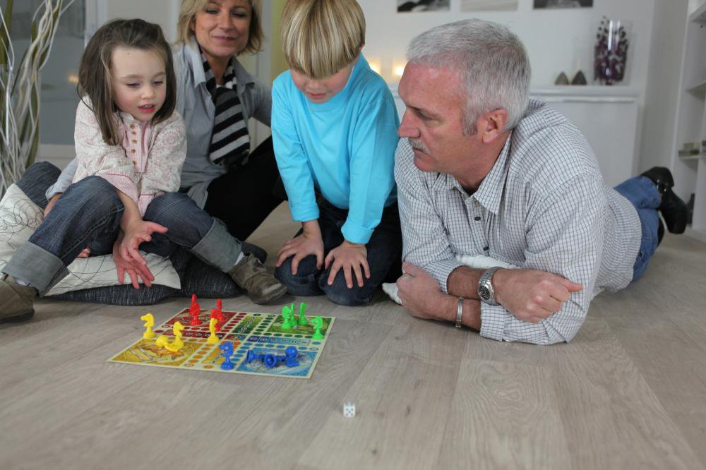 Couple-playing-a-board-game-with-their-grandchildren_png_85